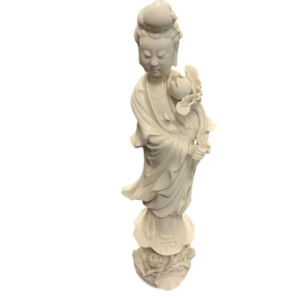 CHINESE PORCELAIN STATUETTE, Collectible